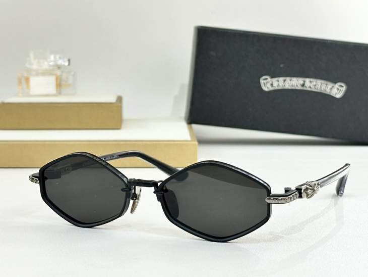 Picture of Chrome Hearts Sunglasses _SKUfw76704349fw